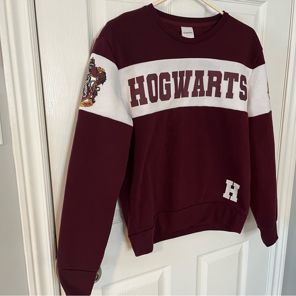 Harry Potter Wizarding World Women’s Small Sweatshirt. Excellent condition. - Picture 2 of 8